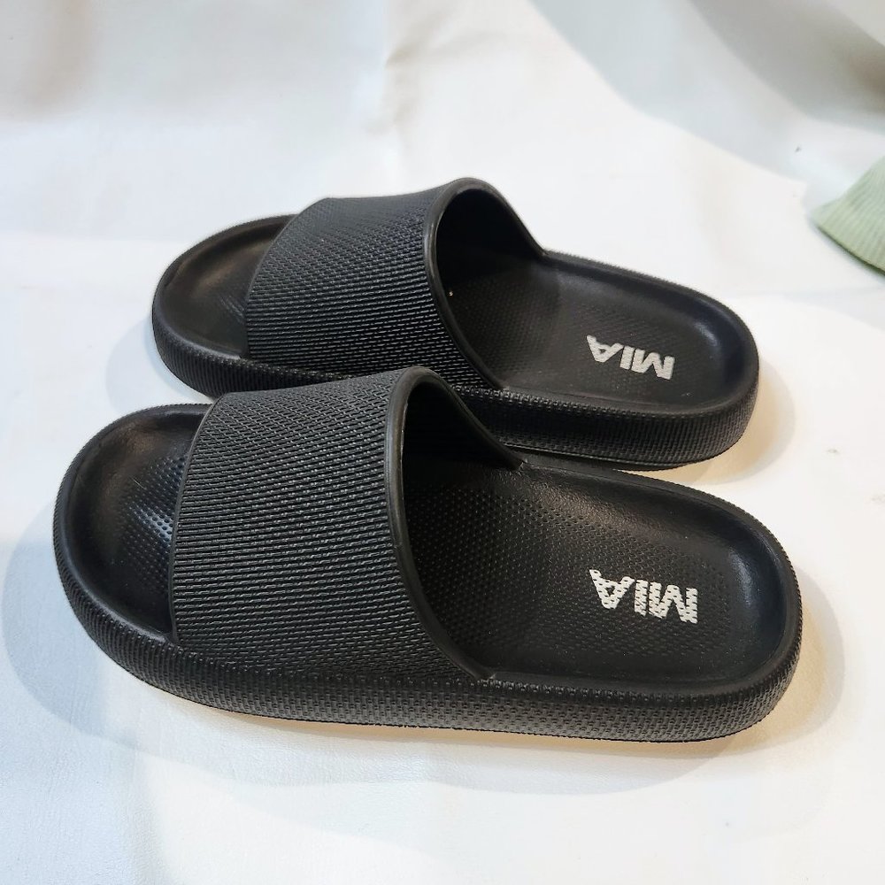 MIA Debera Black Platform Slide Sandals
